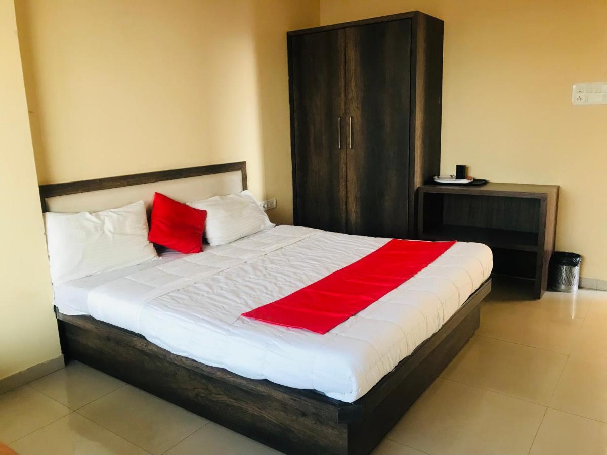 Staymaker Prakash International Gonikoppal Exterior photo